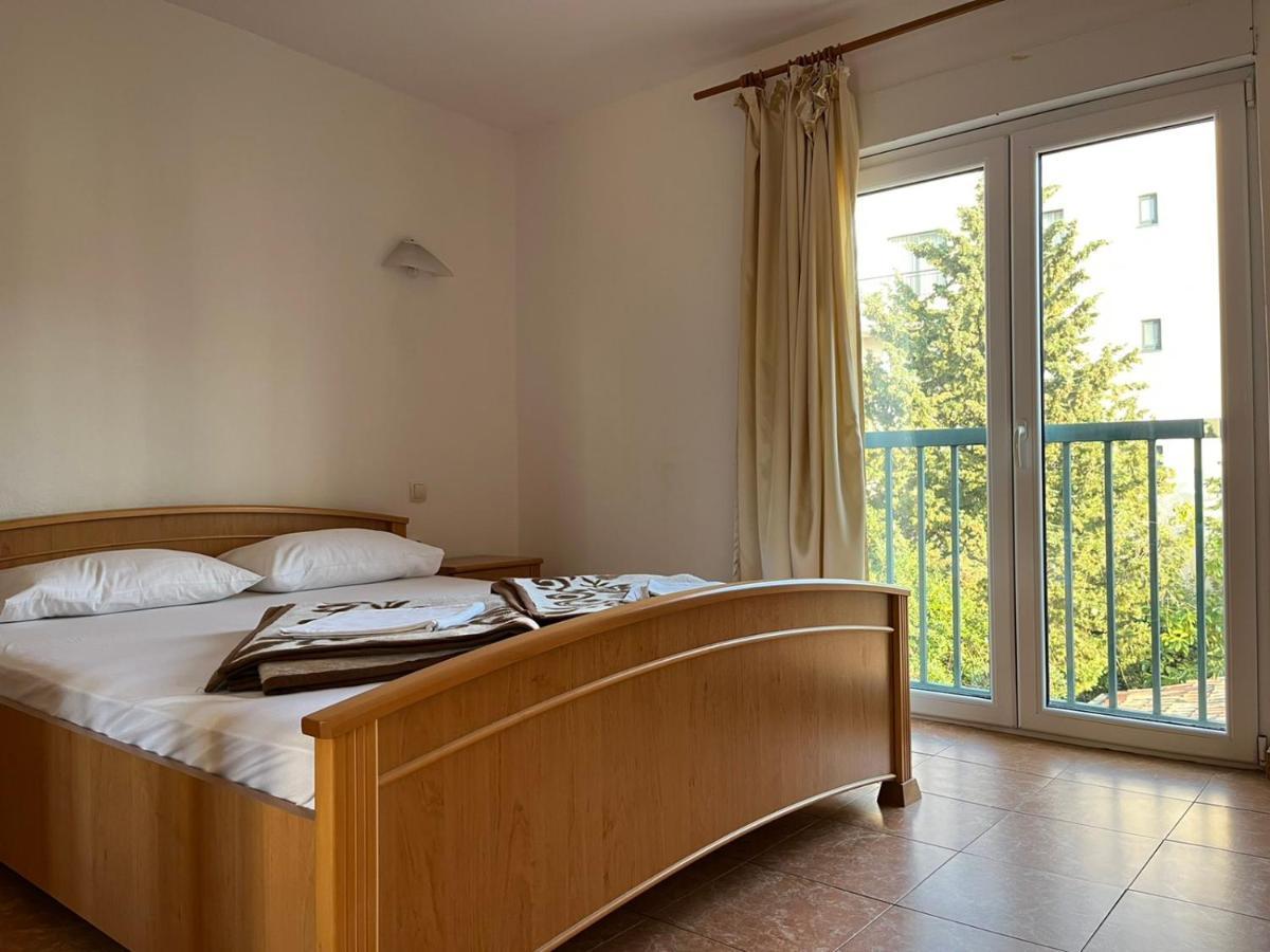 Apartments And Room Mv Petrovac エクステリア 写真