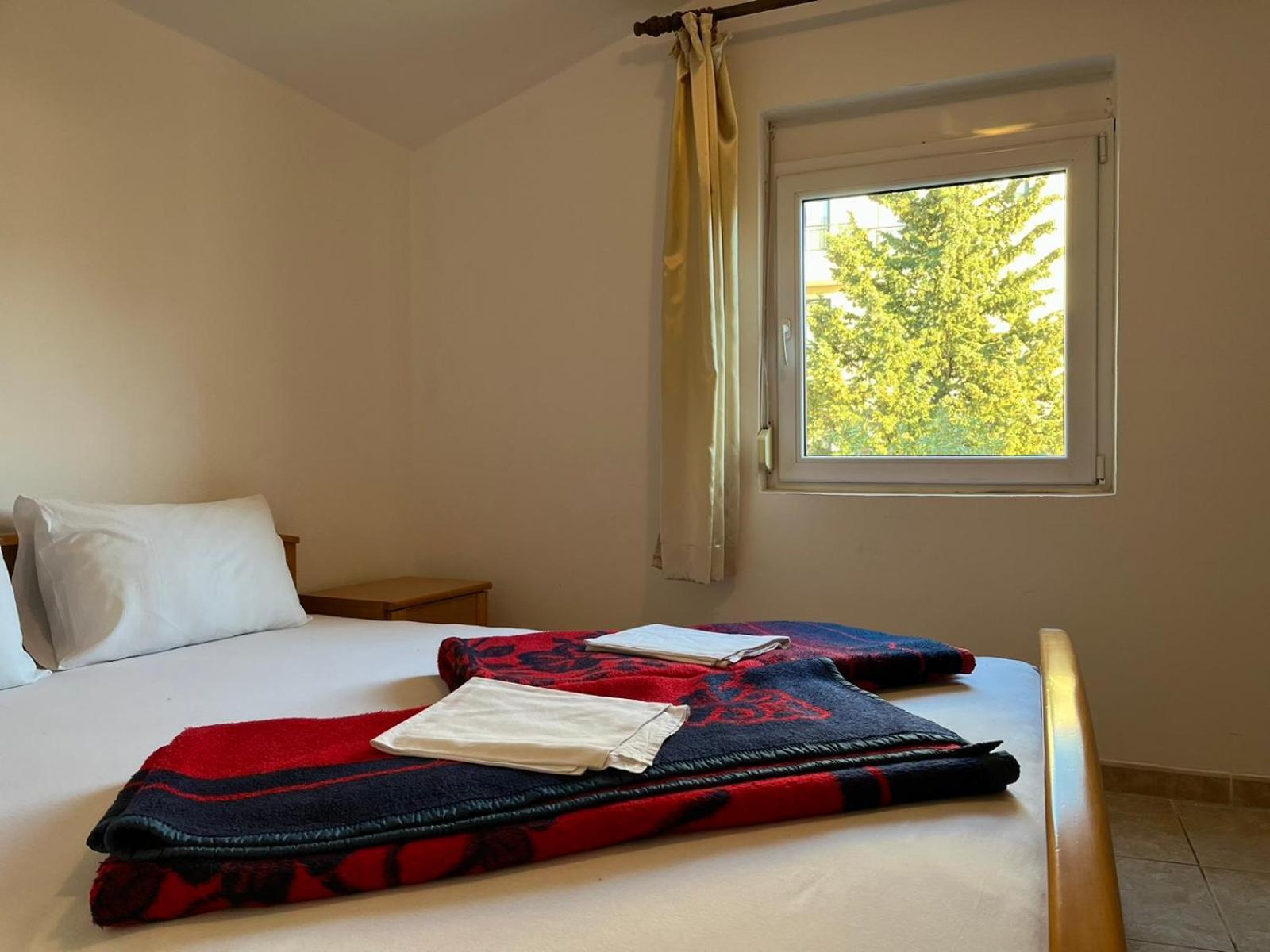 Apartments And Room Mv Petrovac エクステリア 写真