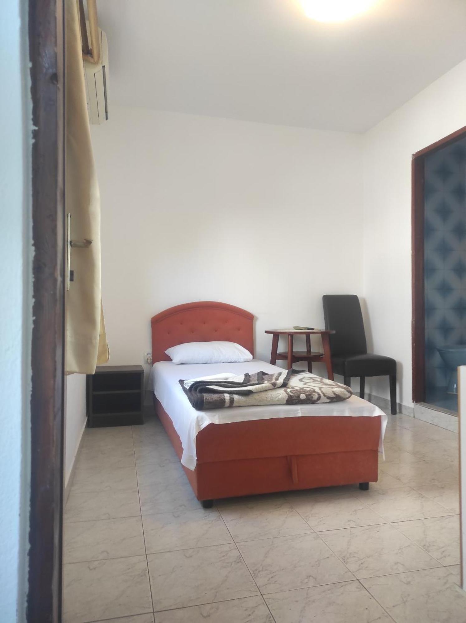 Apartments And Room Mv Petrovac エクステリア 写真