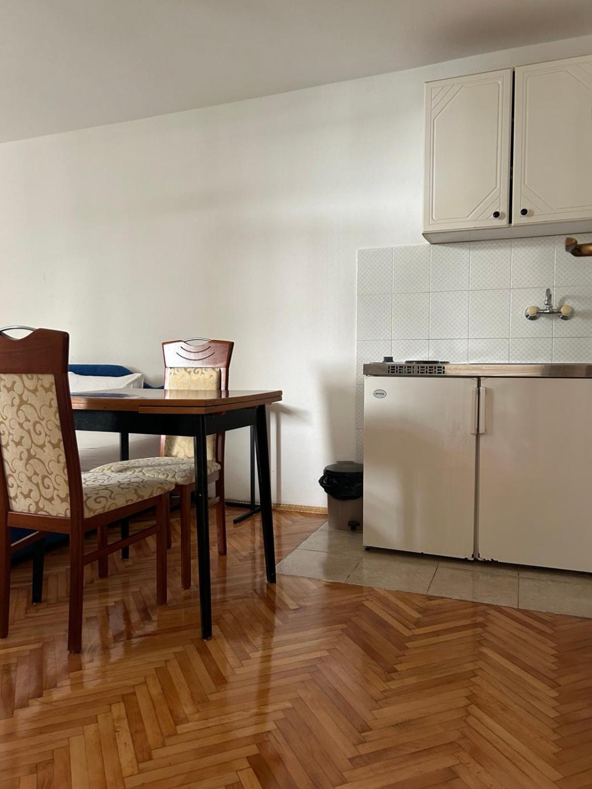 Apartments And Room Mv Petrovac エクステリア 写真